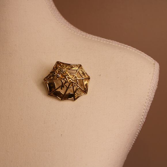 2" Gold Spider & Web Brooch/Pin with faux diamonds - Picture 7 of 8